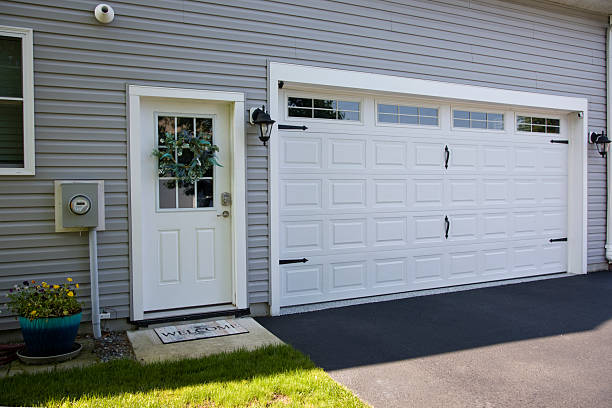 24/7 Emergency Garage Door Panel Replacement experts in Garden City South, NY